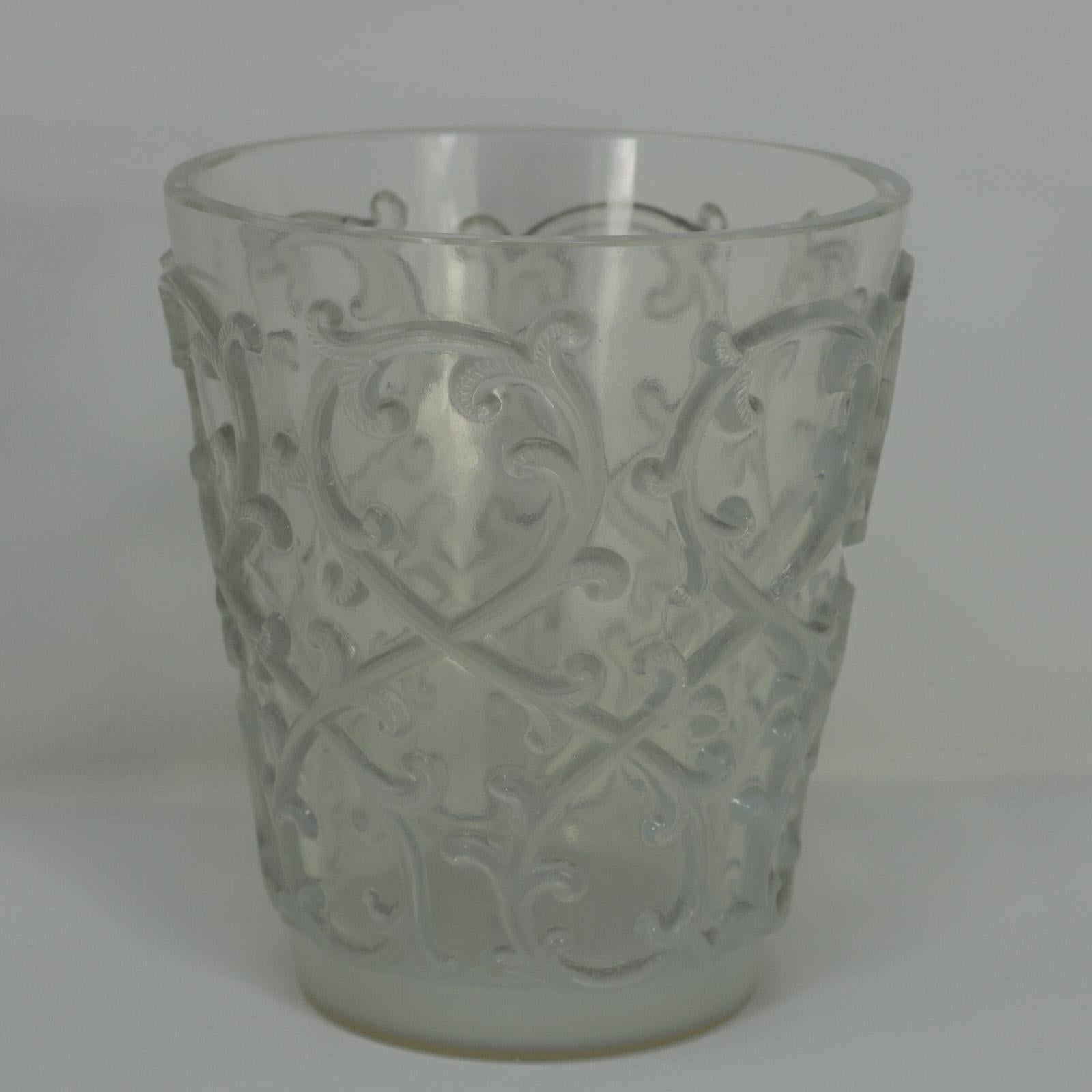 Rene Lalique Opalescent Glass 'Sarments' Glass Rinser For Sale 3