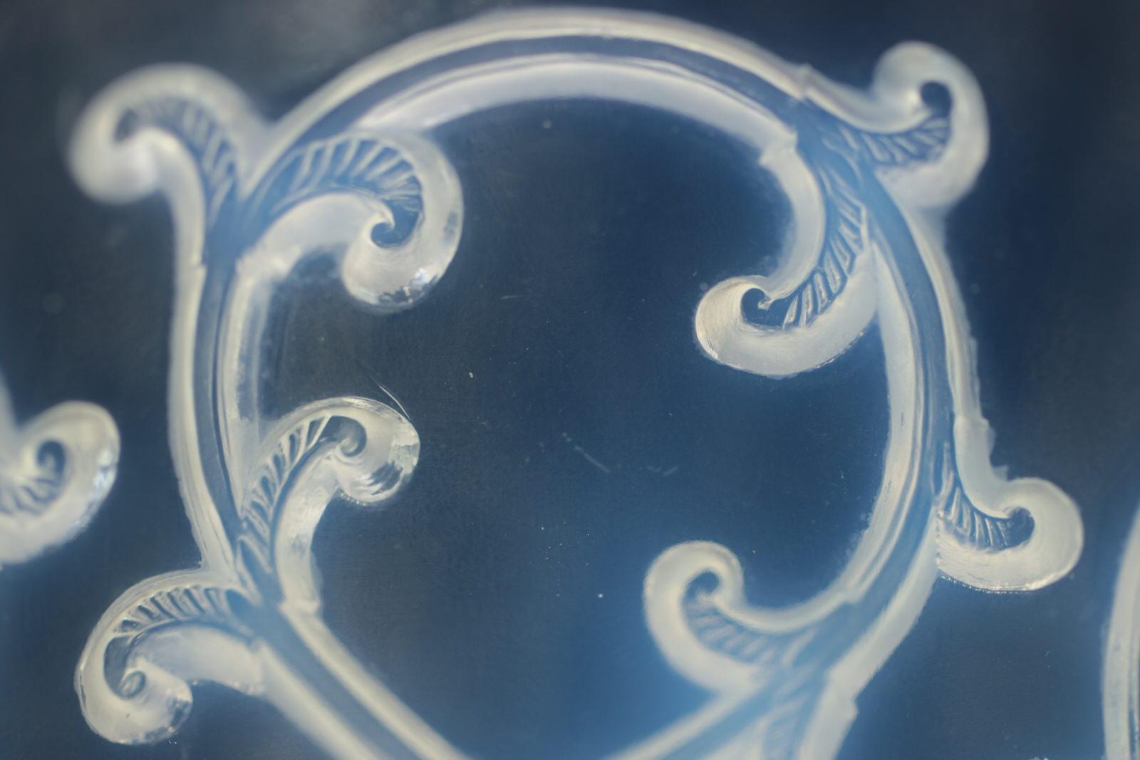 Glasregal „Sarments“ aus opalisierendem Glas von Lalique im Angebot 1