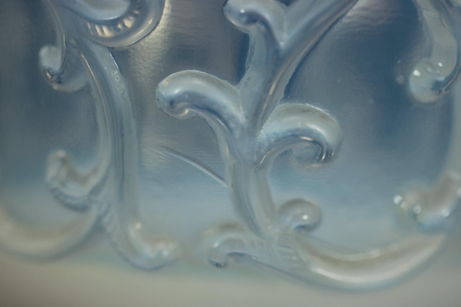 Rene Lalique Opalescent Glass 'Sarments' Glass Rinser For Sale 2