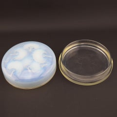 Rene Lalique opalescent Houppes box C1921