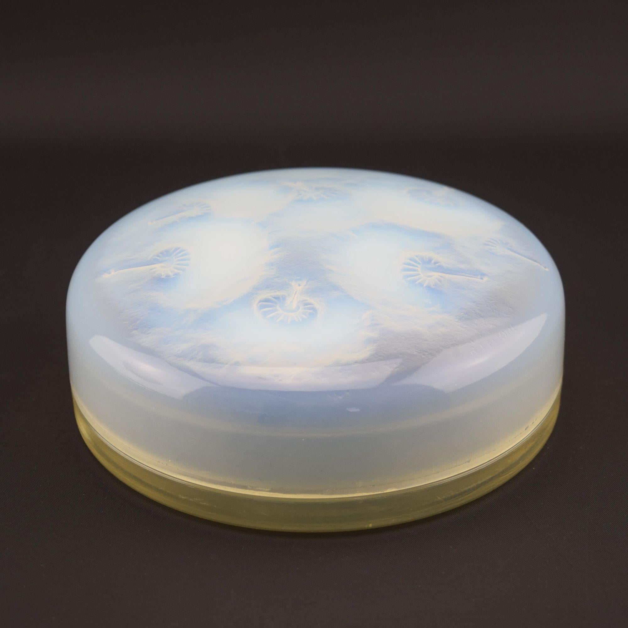 Caja Houppes opalescente René Lalique C1921 principios del siglo XX en venta