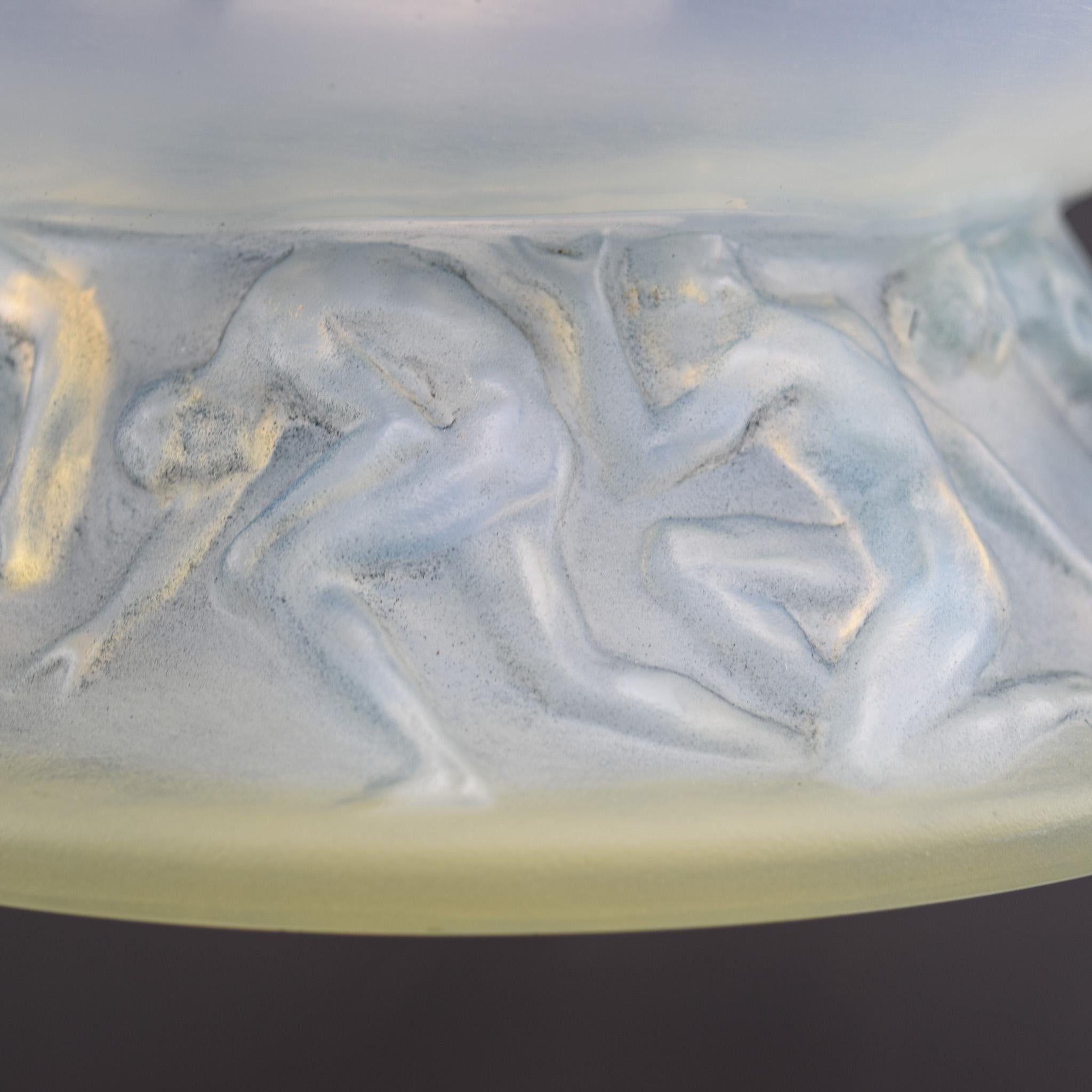 Vaso Lutteurs opalescente Rene Lalique C1914 in vendita 1