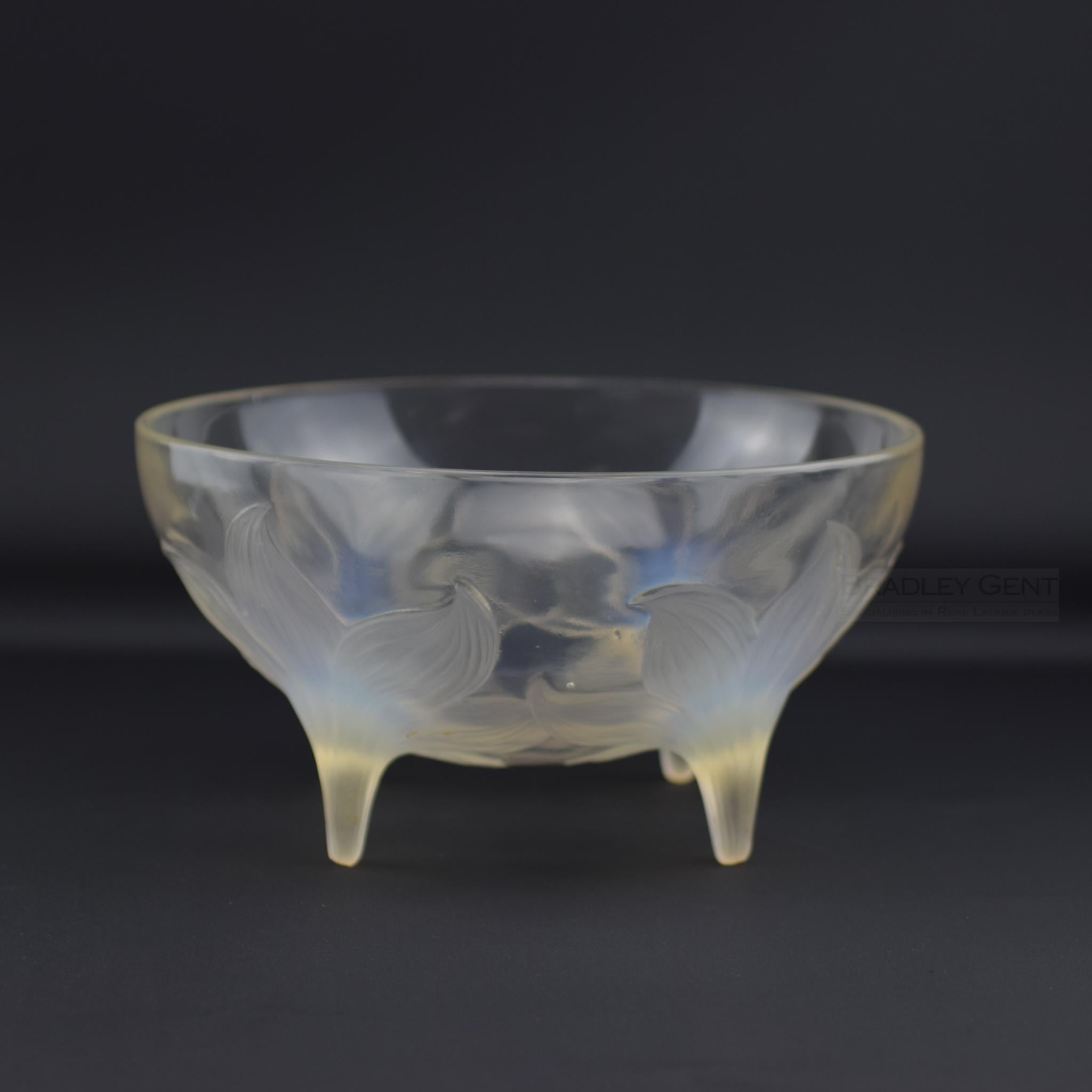 Art Déco Ciotola Lalique opalescente di Rene Lalique in vendita