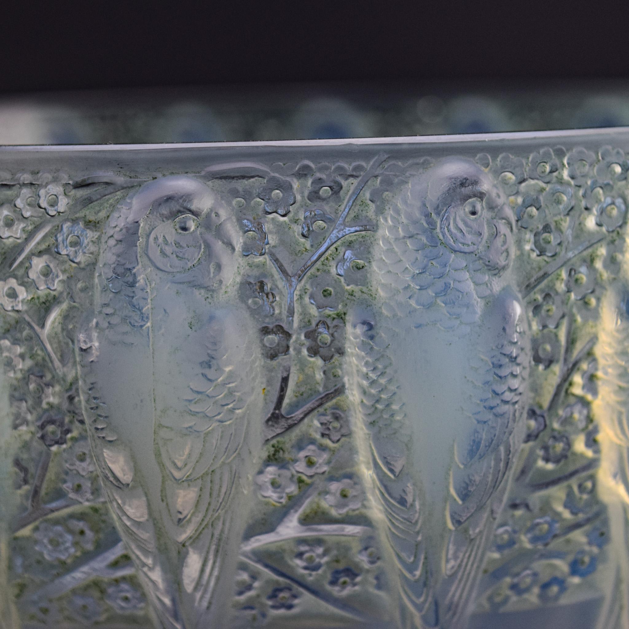 Stampato Ciotola Perruches opalescente Rene Lalique C1931