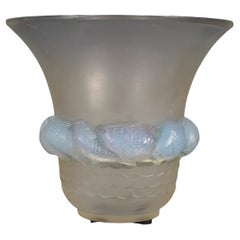 Vaso opalescente "Piriac" di René Lalique del 1930 circa