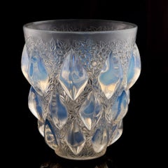 Vase Rampillon opalescent Rene Lalique, conçu en 1927