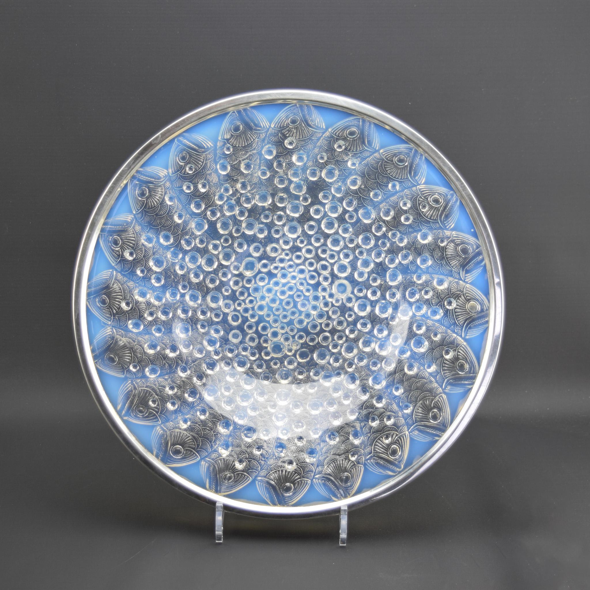 Rene Lalique Opalescent Roscoff Coupe Ouverte
Grande ciotola opalescente poco profonda con disegno di pesce ripetuto tra le bolle.
Cerchio d'argento applicato con marchio spagnolo di  Mostany LLopart 925
Incisione al centro R Lalique