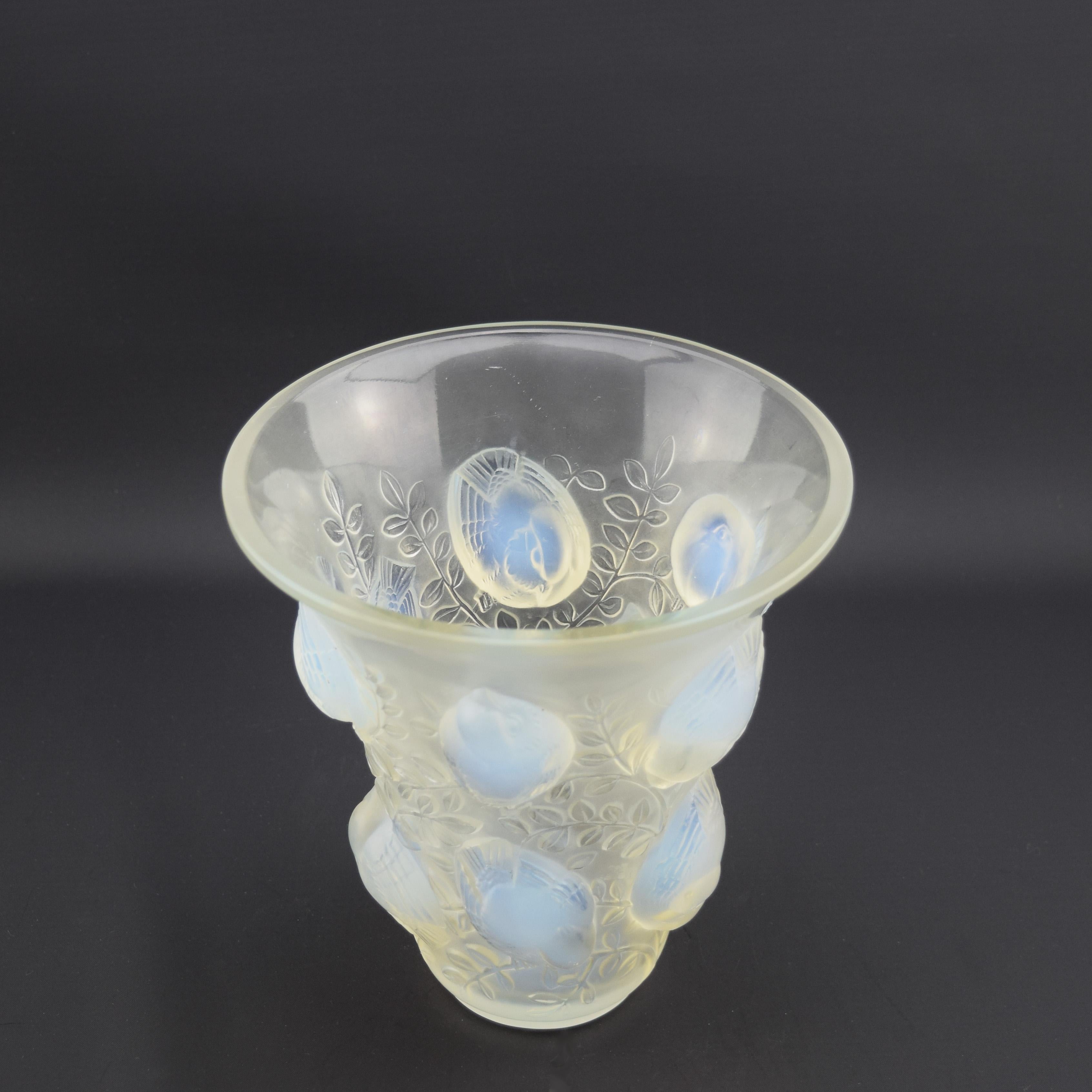 Rene Lalique opalescent St Francois vase C1930 In Good Condition For Sale In Devon, GB
