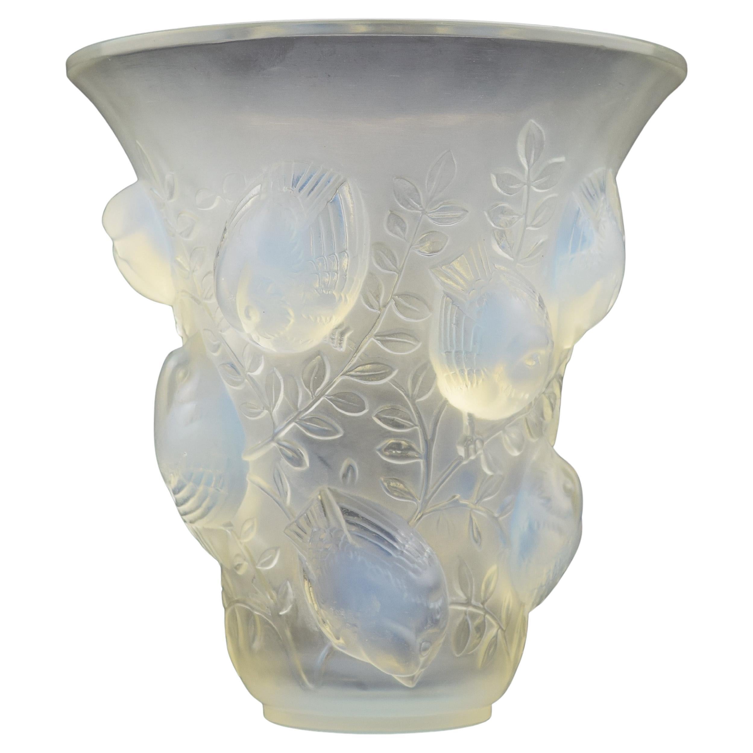 Vaso St Francois opalescente di Rene Lalique C1930