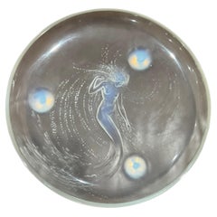 René Lalique Cuenco de Sirena Trepada Opalescente circa años 20 con firma en vidrio