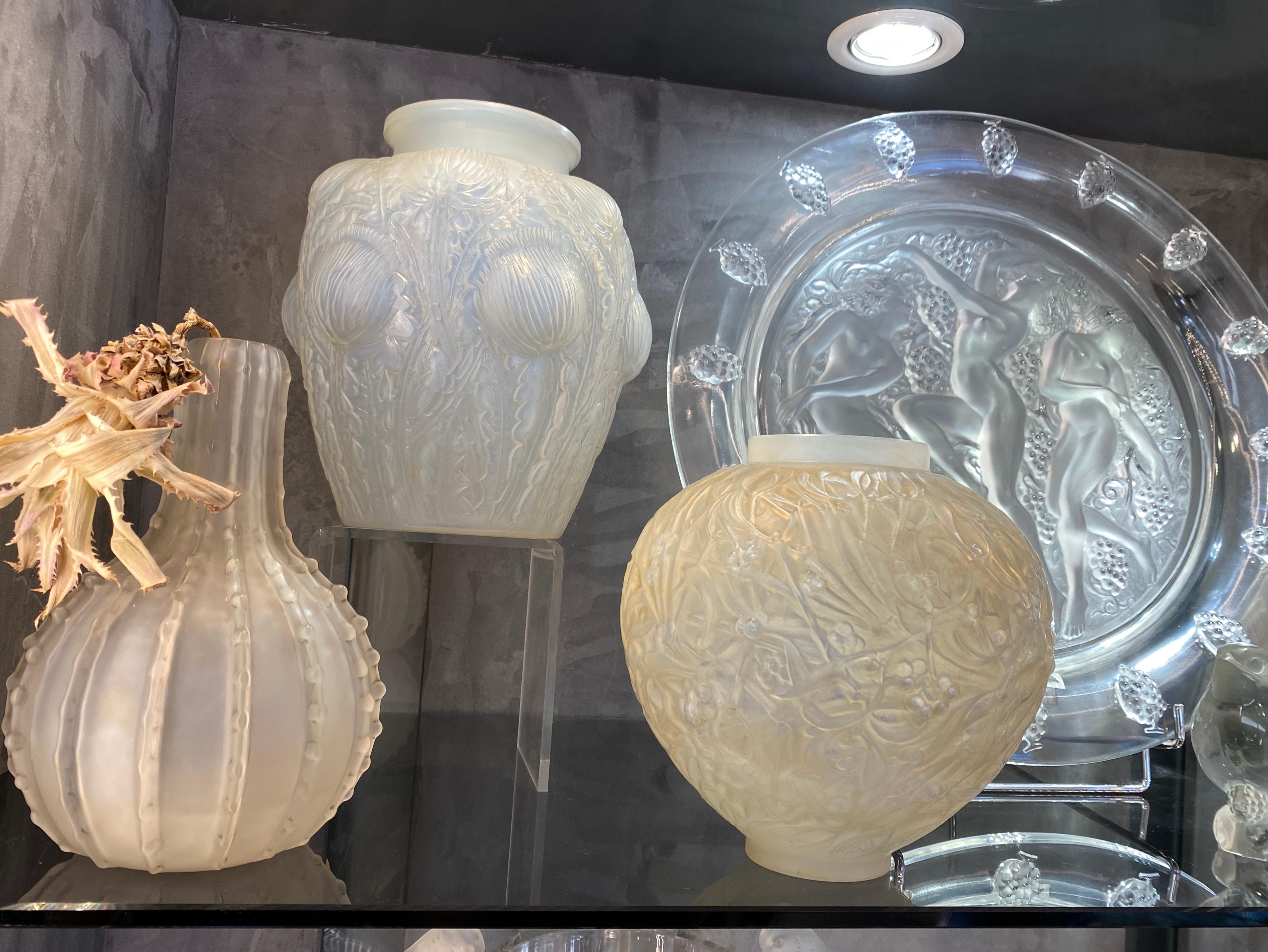 Rene Lalique: Opalescent vase