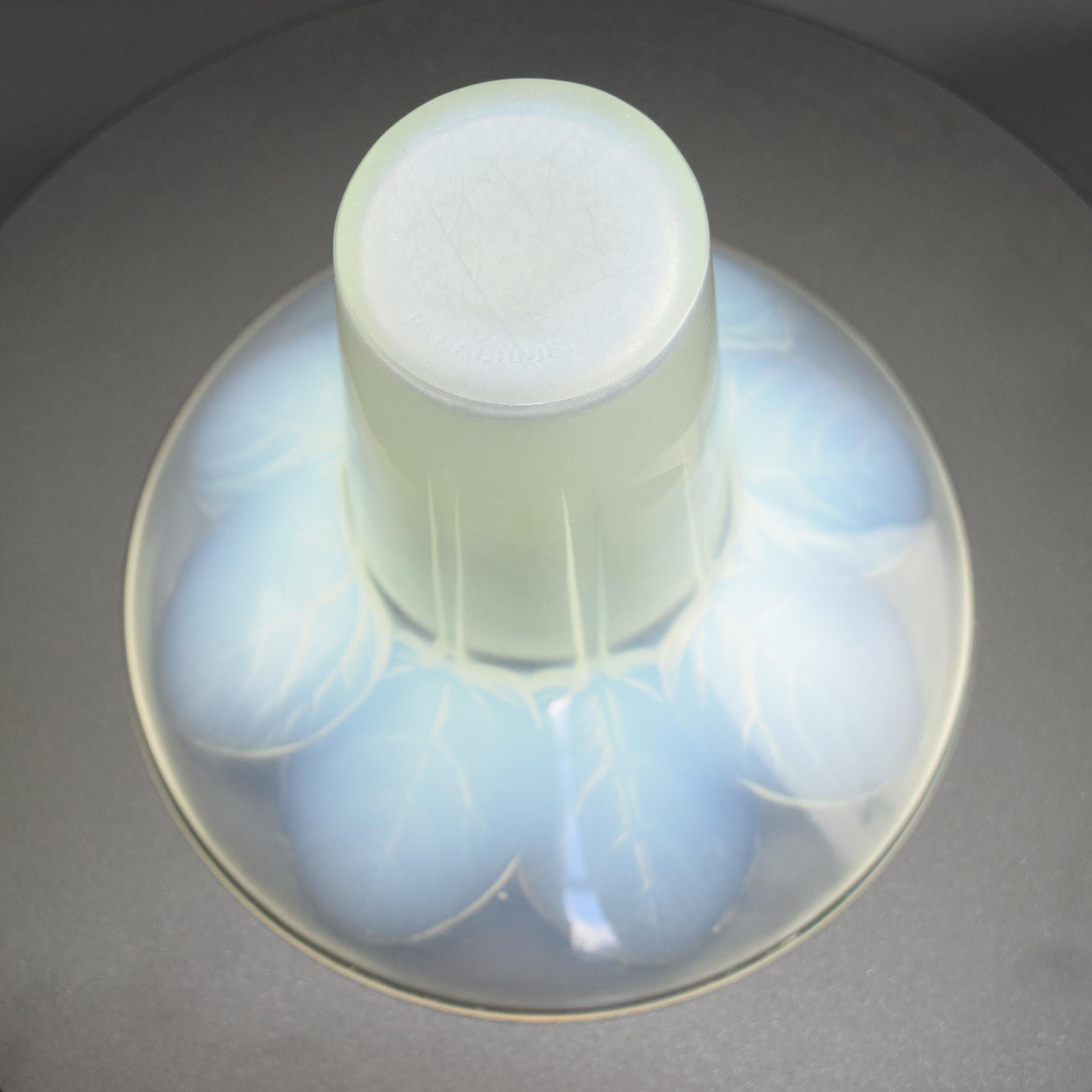 Vaso Violette opalescente Rene Lalique C1921 in vendita 2