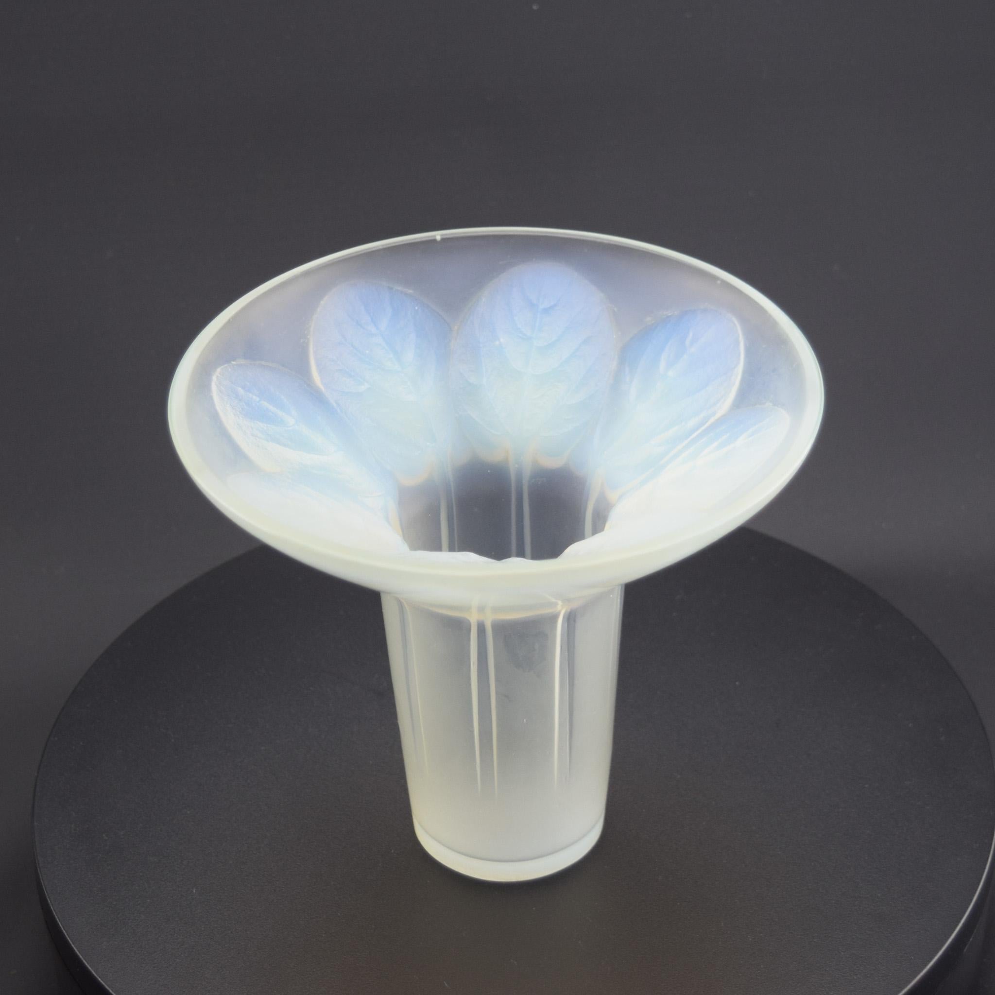 Art Déco Vaso Violette opalescente Rene Lalique C1921 in vendita