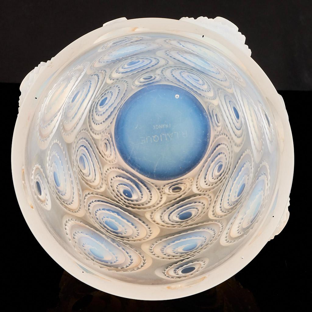 Rene Lalique Original Spirales Vase Circa 1930 In Good Condition For Sale In Forest Row, East Sussex