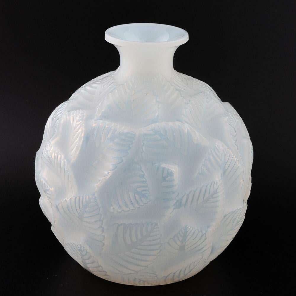 Rene Lalique Vase Ormeaux Designé en 1926 - Marcilhac 984 Bon état - En vente à Tunbridge Wells, GB