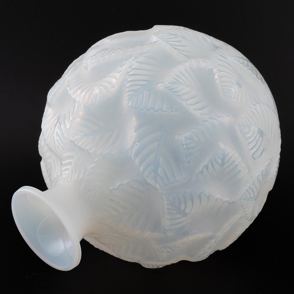 Début du 20ème siècle Rene Lalique Vase Ormeaux Designé en 1926 - Marcilhac 984 en vente