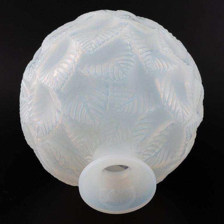 Rene Lalique Vase Ormeaux Designé en 1926 - Marcilhac 984 en vente 1