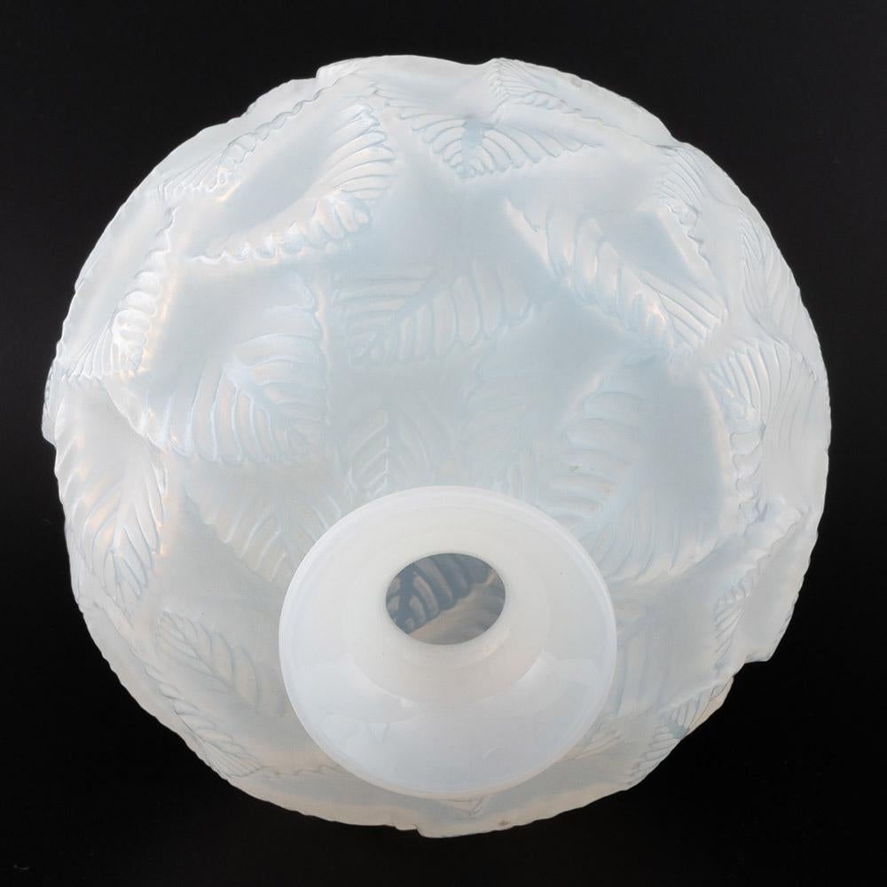 Rene Lalique Vase Ormeaux Designé en 1926 - Marcilhac 984 en vente 2