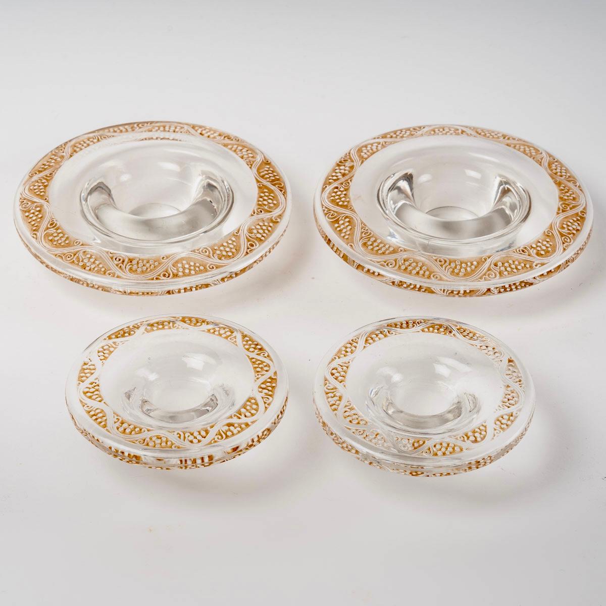 Milieu du XXe siècle René Lalique - Paire de chandeliers et coupe en verre Ricquewihr à patine sépia en vente