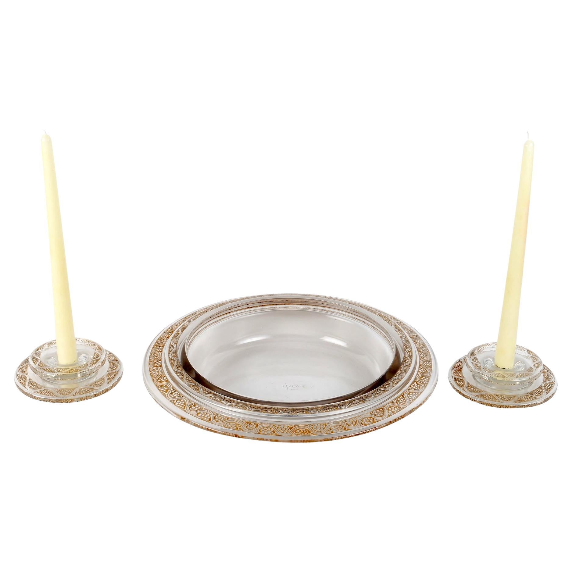 René Lalique - Paar Kerzenleuchter und Schale Ricquewihr Glas mit Sepia Patina im Angebot