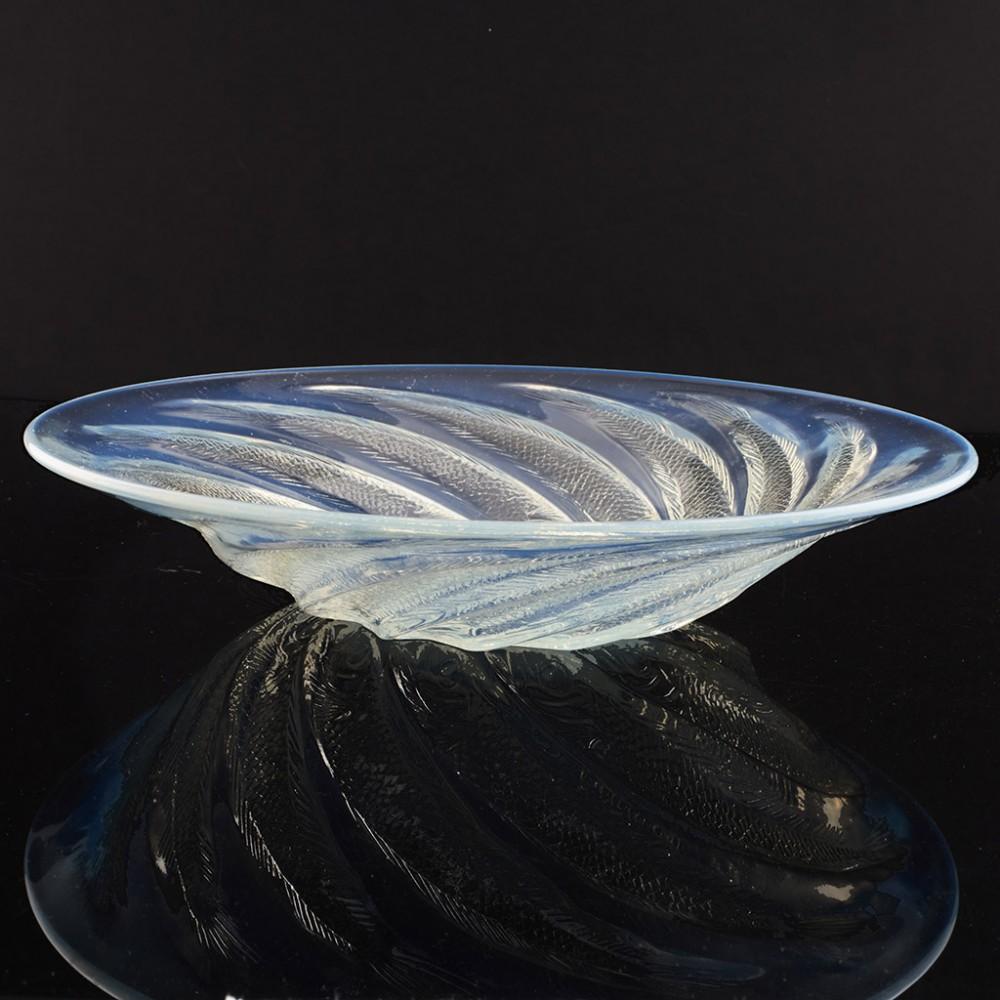Rene Lalique Poissons Coupe-Ouverte Designed 1921 - Marcilhac 3262 In Good Condition For Sale In Tunbridge Wells, GB