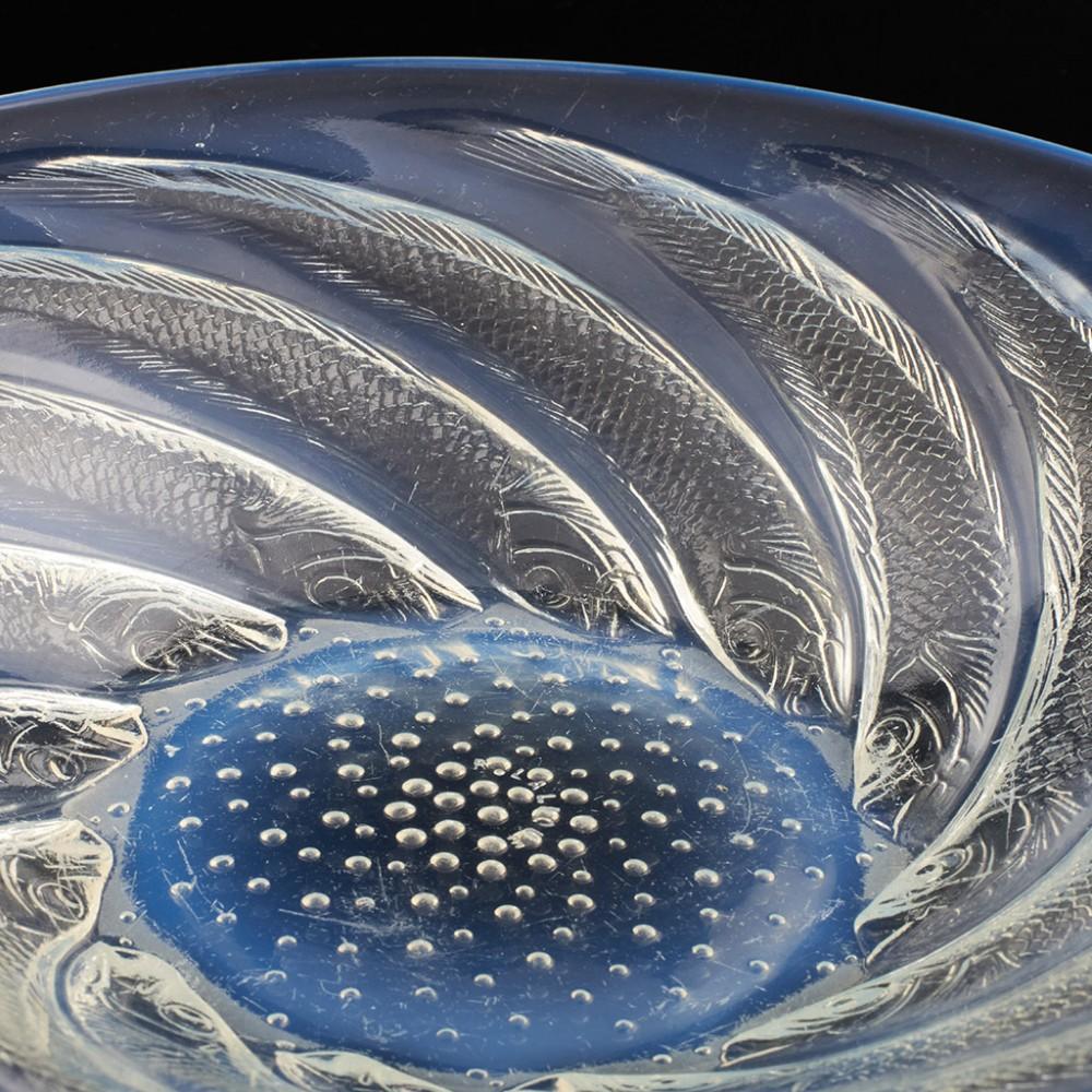 Early 20th Century Rene Lalique Poissons Coupe-Ouverte Designed 1921 - Marcilhac 3262 For Sale
