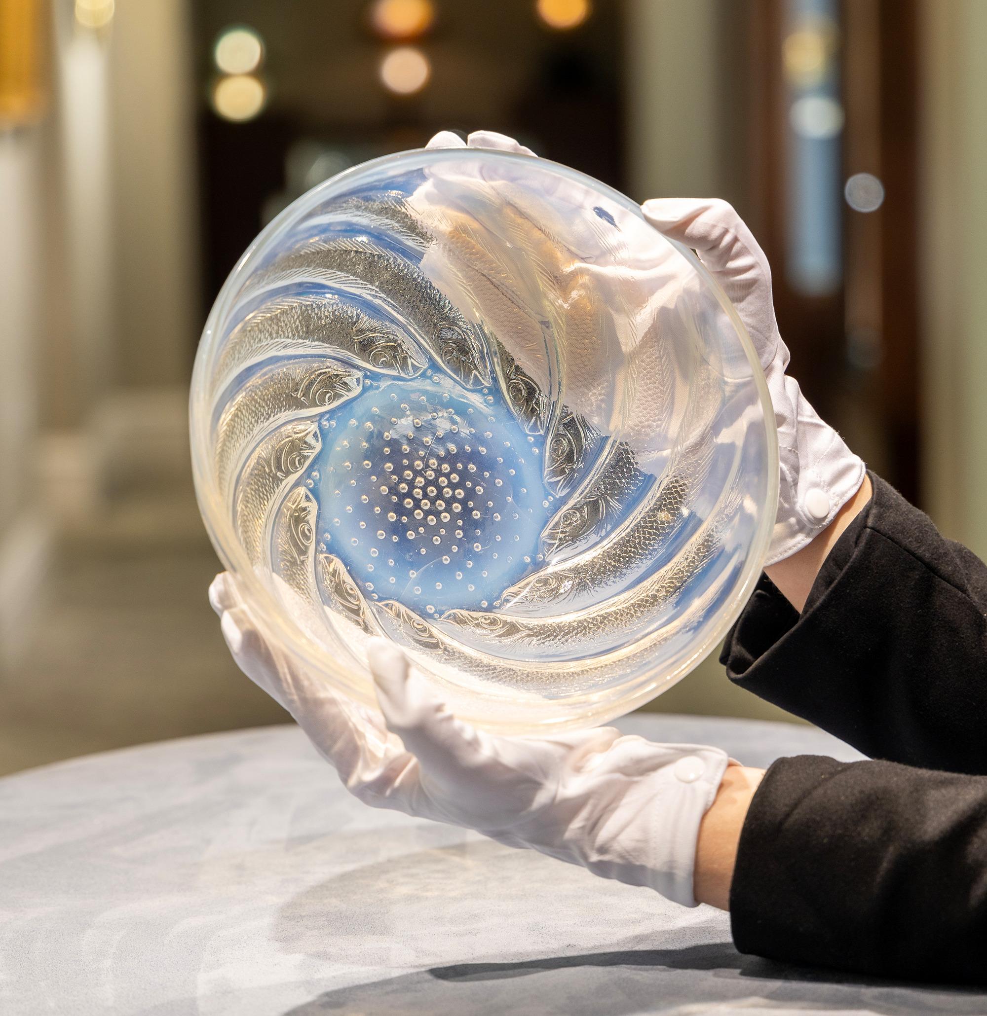 René Lalique Poissons Glass Bowl In Good Condition For Sale In New Orleans, LA
