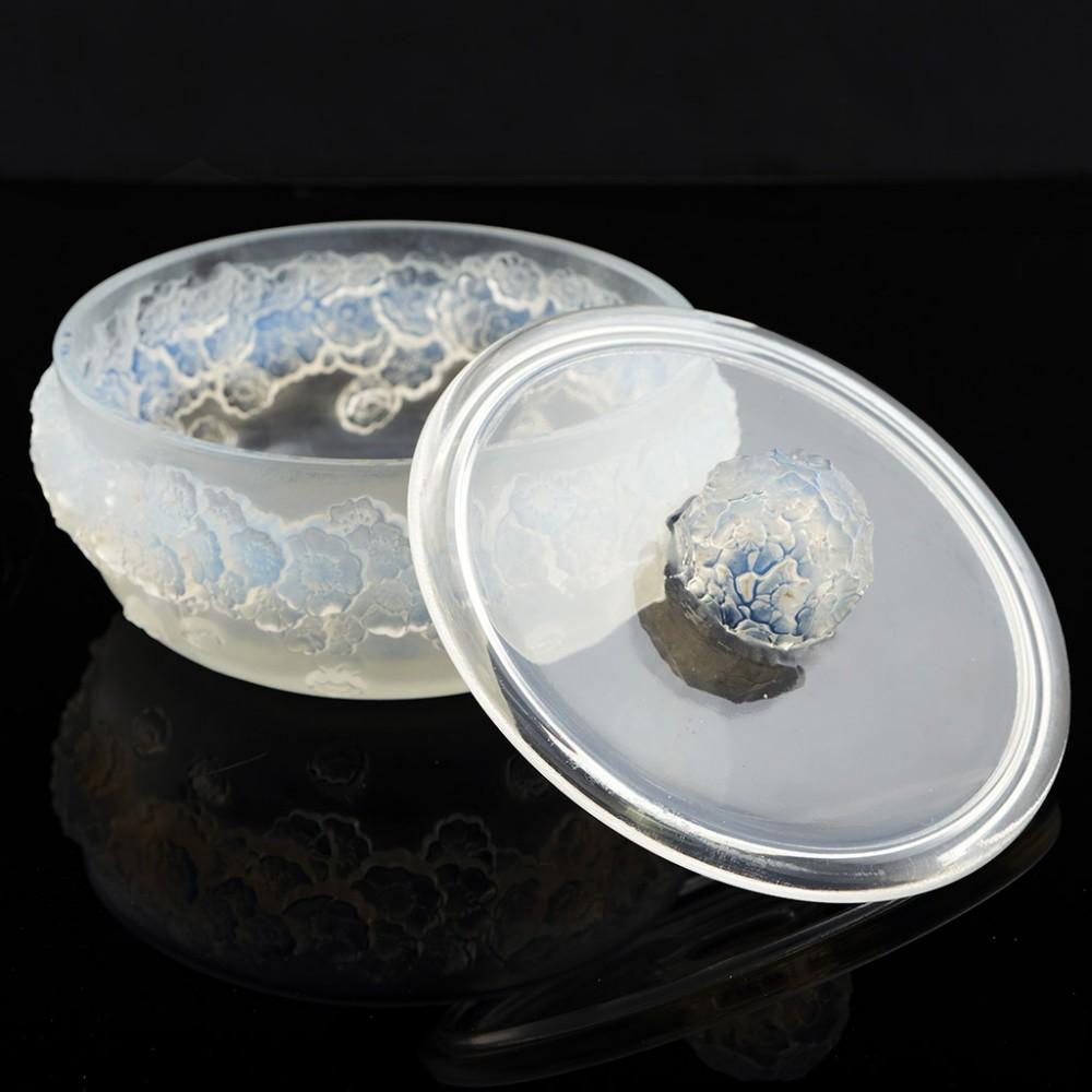 Rene Lalique Primeveres Glass Box and Cover, 1927 In Good Condition For Sale In Tunbridge Wells, GB