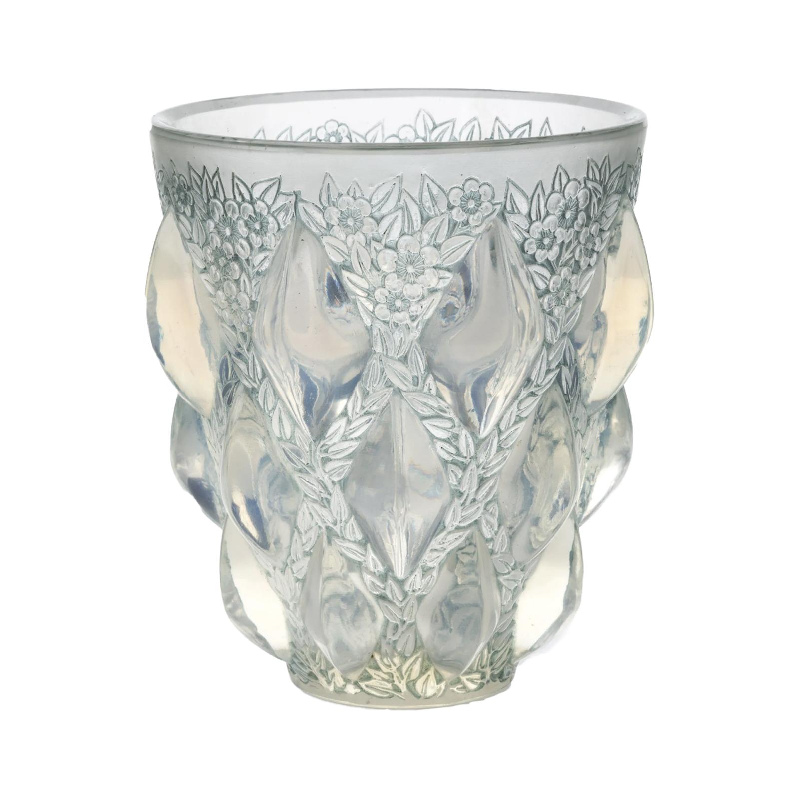 René Lalique (Aÿ, 1860-1945, Paris) Rampillon Vase,
model created in 1927 also called 