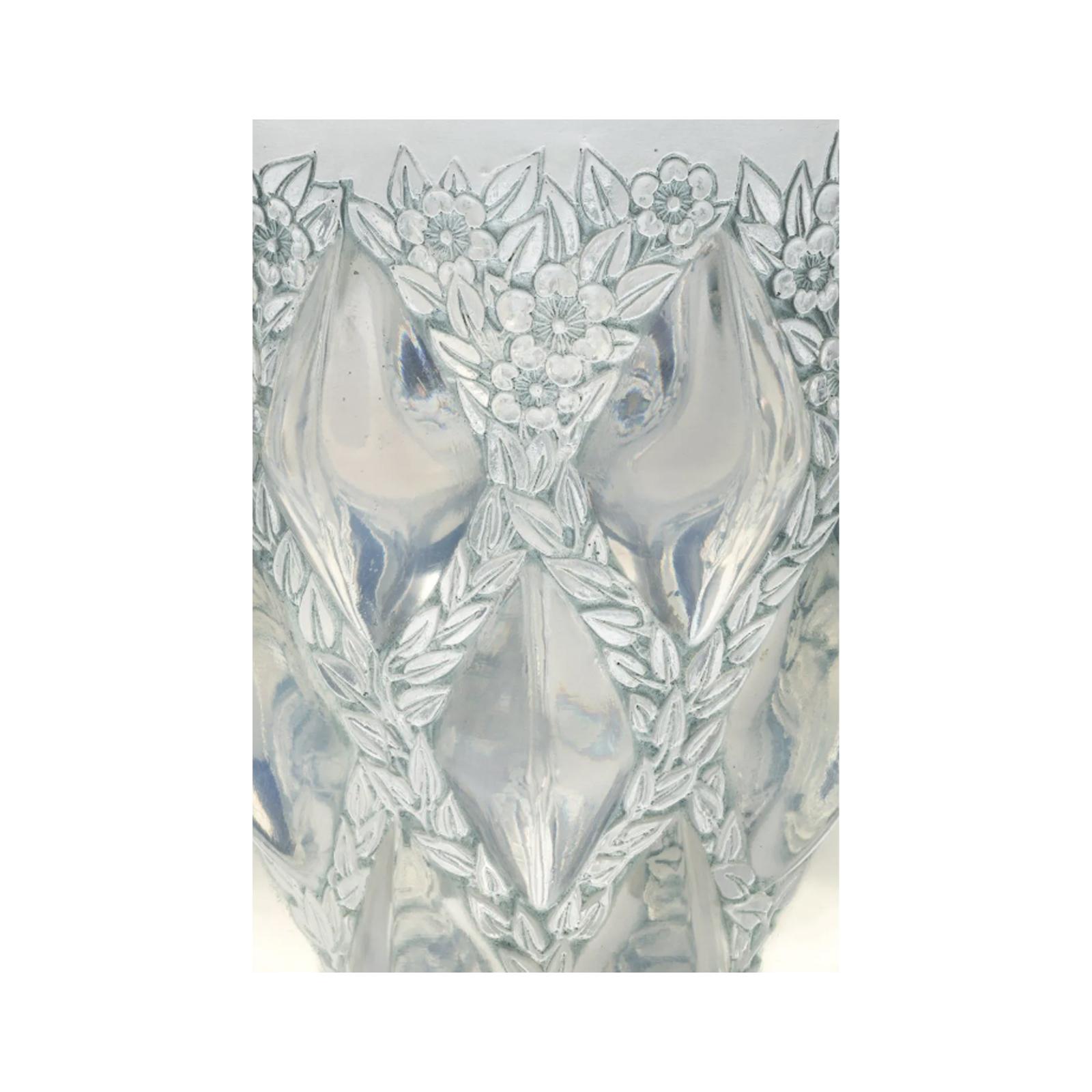 French René Lalique: “Rampillon” vase in opalescent glass For Sale