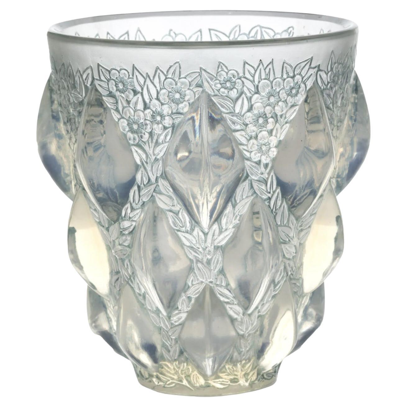 René Lalique: “Rampillon” vase in opalescent glass For Sale