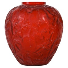 René Lalique : Vase perruche teinté de rouge