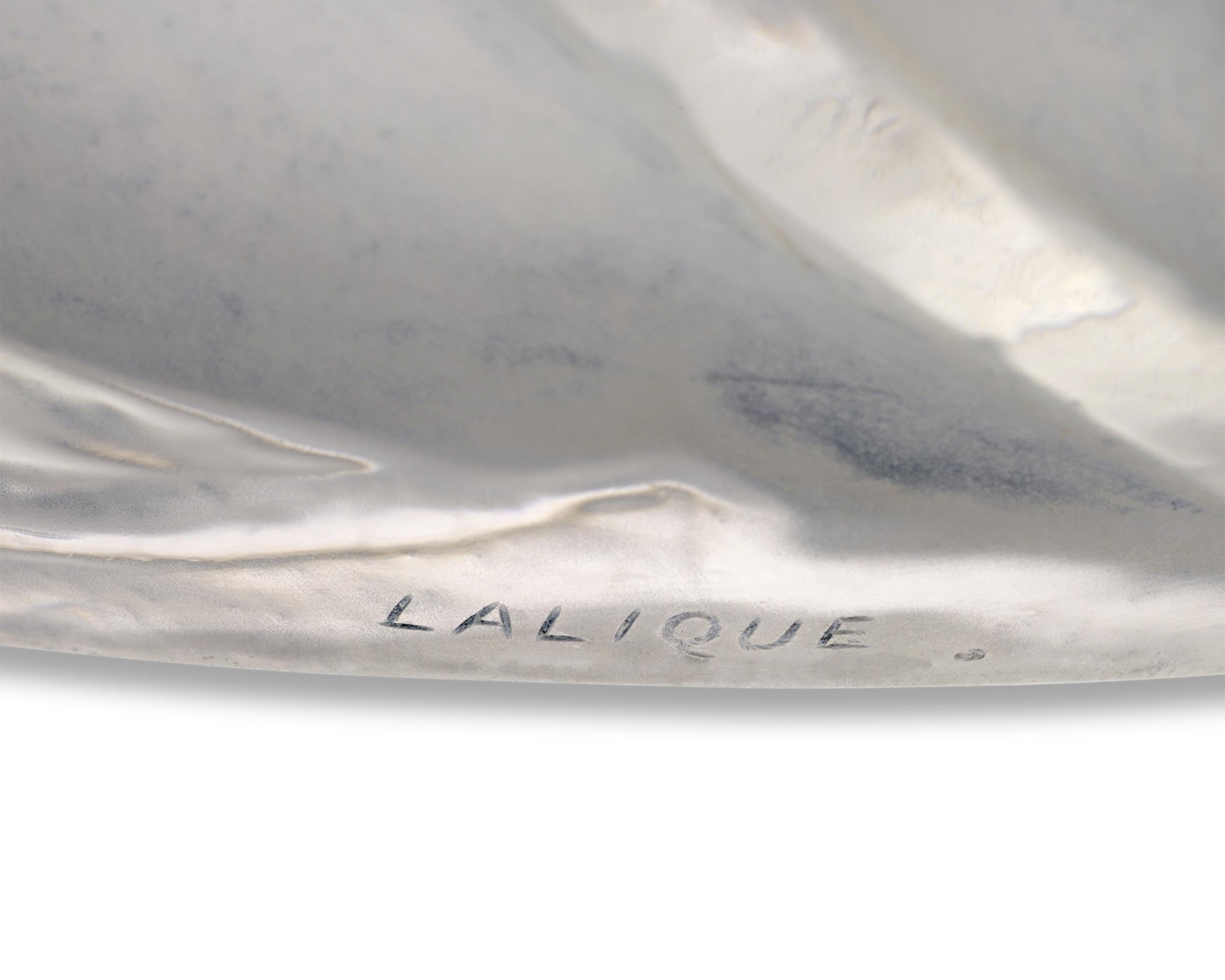 Jarrón de cristal esmerilado Sauterelles René Lalique Francés en venta