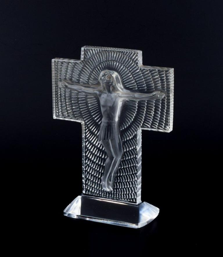 René Lalique, a sculpture of Christ on the cross. Clear art glass.
Mid-20th century.
In perfect condition.
Stamped Lalique France.
Dimensions: Height 17.0 x 12.5 cm.