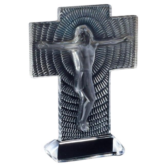 René Lalique, sculpture of Christ on the cross. Clear art glass. 