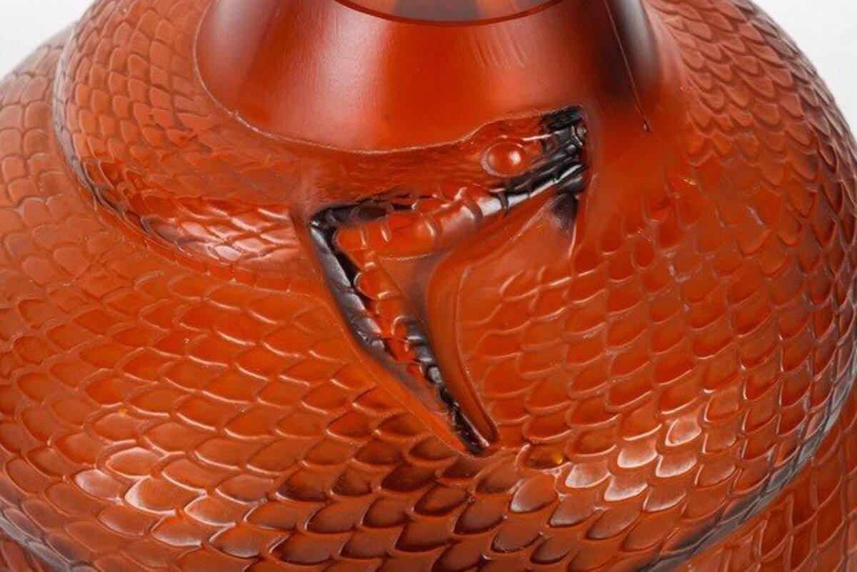 Glass René Lalique Serpent Tinted Amber vase 1924 For Sale