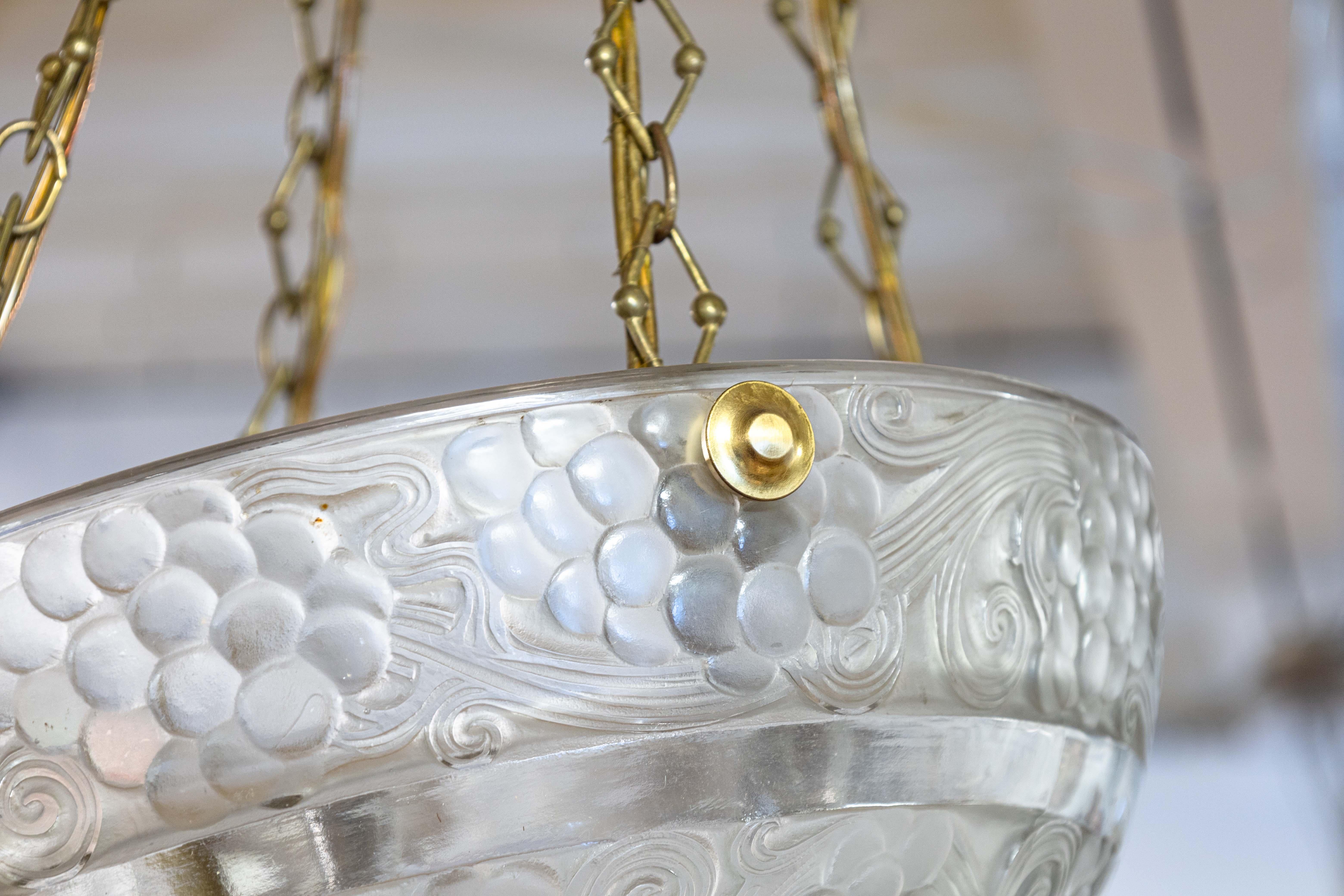 20th Century René Lalique Signed Art Deco St Vincent Frosted Crystal Pendant Light Fixture For Sale