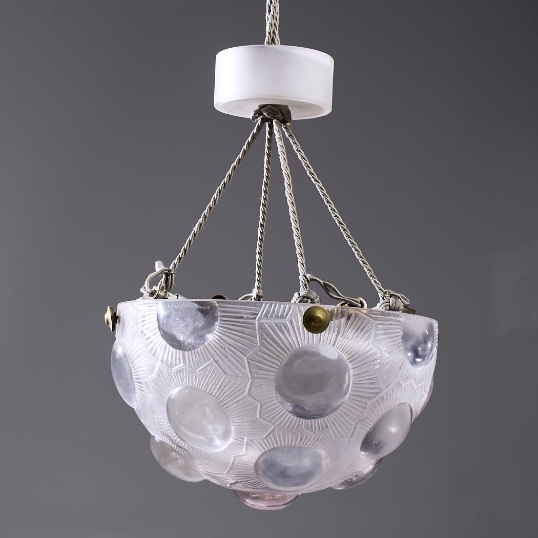 René Lalique Soleil Pendelleuchte

Diese Leuchte misst: 12,5 breit x 12,5 tief x 26 hoch

Wir machen unsere Fotos in einem Studio mit kontrollierter Beleuchtung, um so viele Details wie möglich zu zeigen. Wir entfernen keine Makel mit Photoshop.