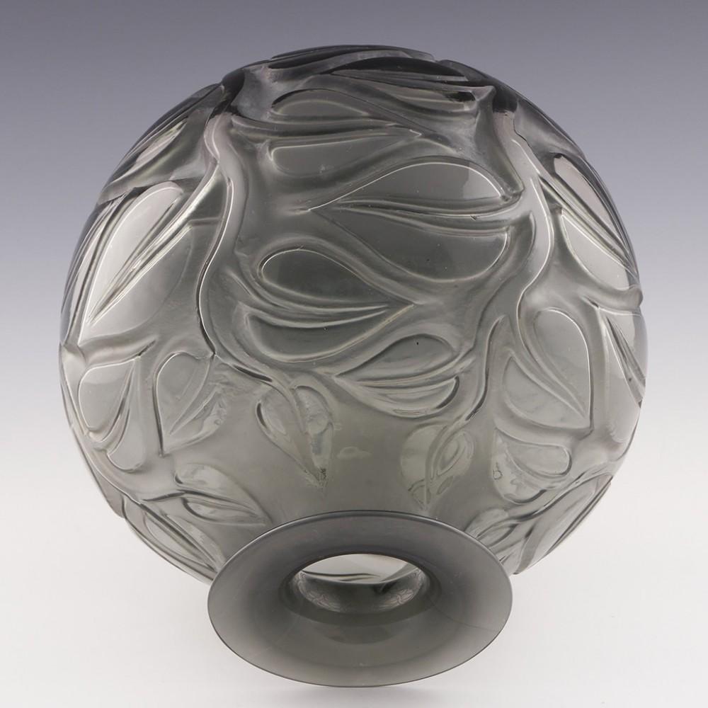 Rene Lalique Sophora-Vase, entworfen 1926 im Zustand „Hervorragend“ im Angebot in Tunbridge Wells, GB