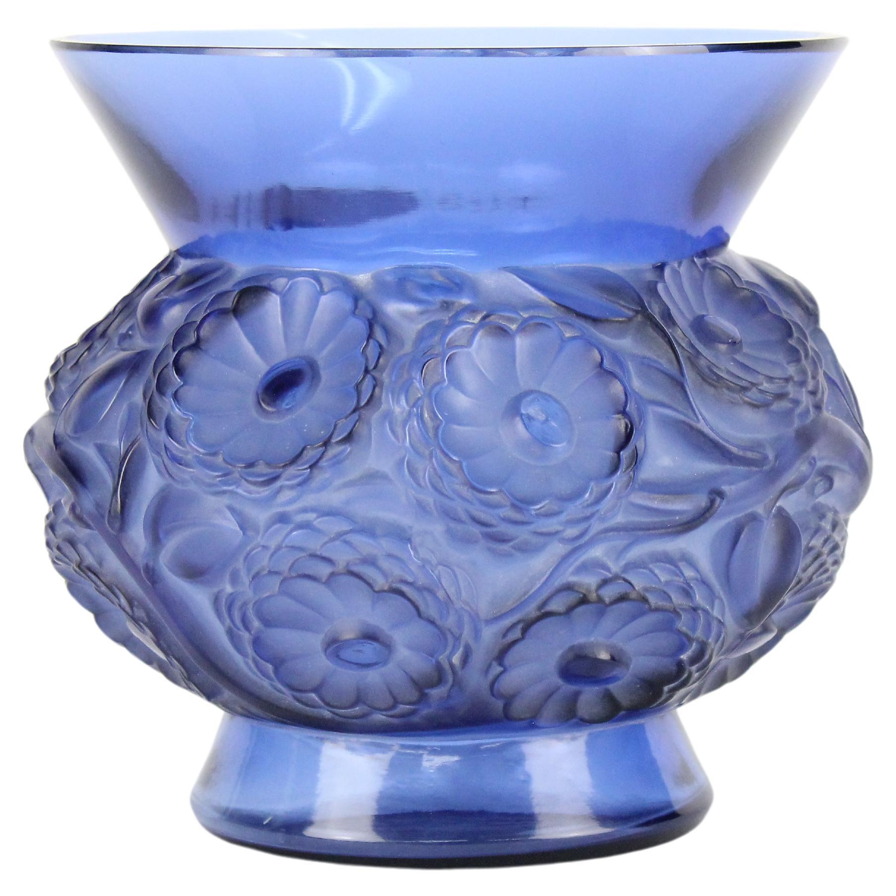 René Lalique "Soucis" Rare Deep Blue Vase Design 1930. For Sale