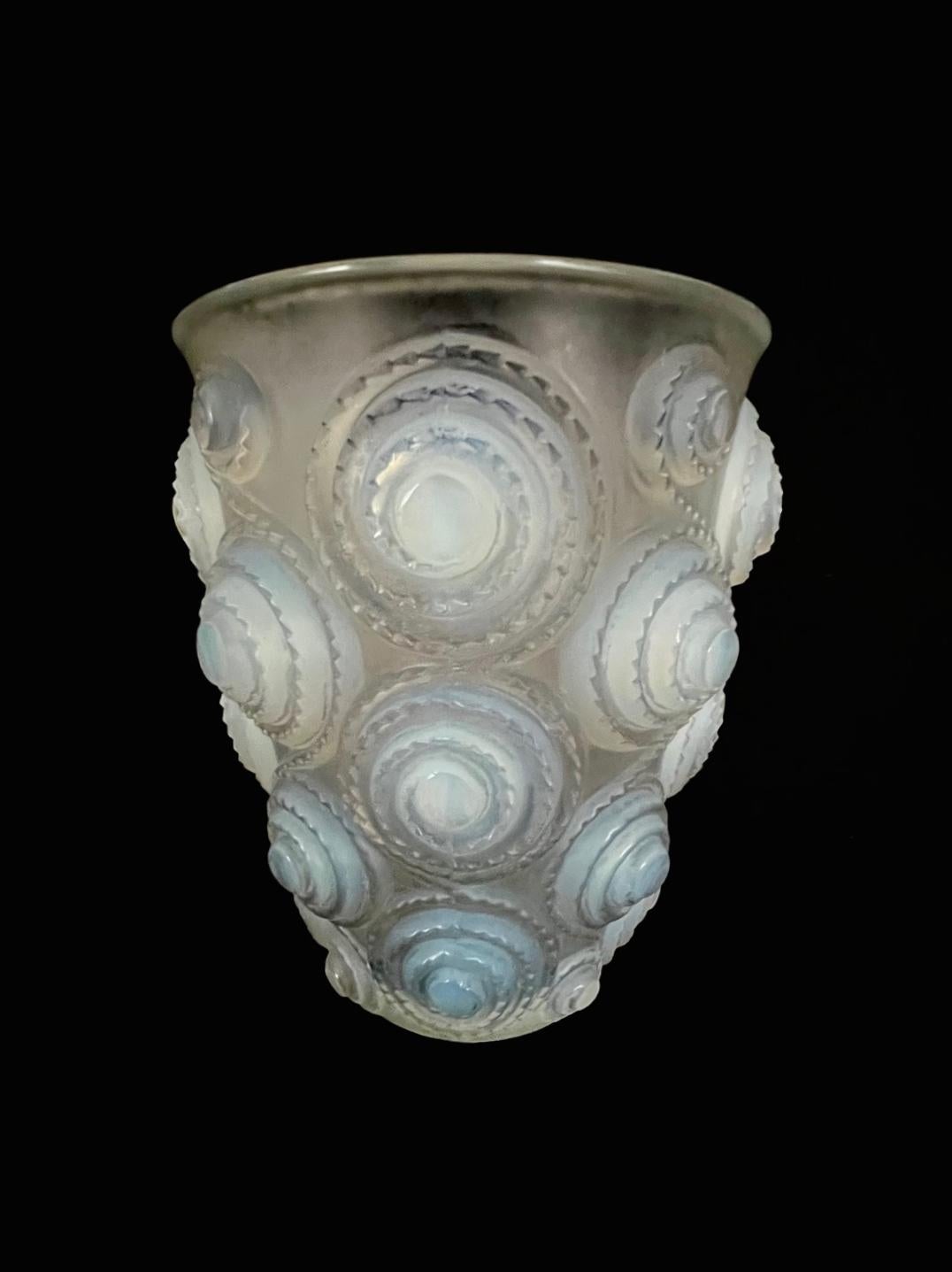 René Lalique - 'Spirales' Art Déco Vase aus opalisierendem Glas (Art déco) im Angebot