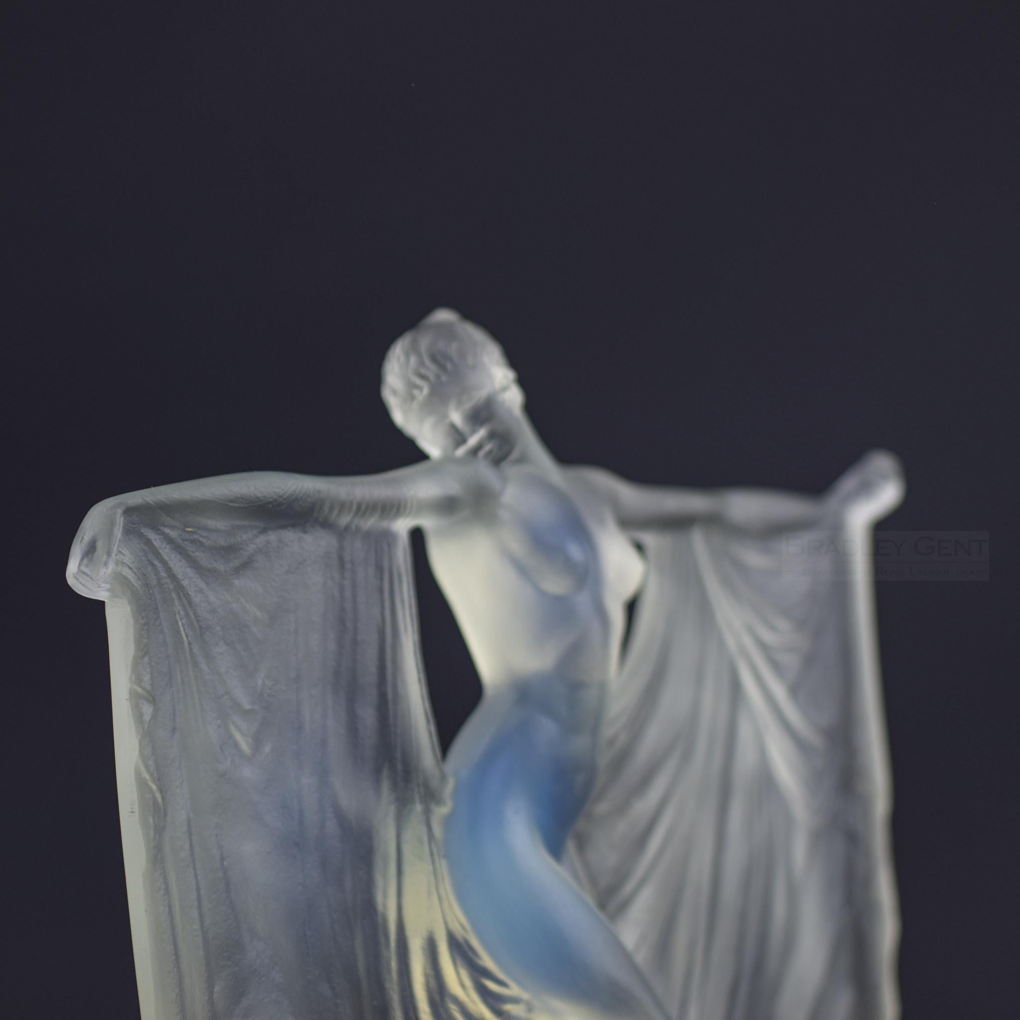 Early 20th Century Rene Lalique Suzanne opalescent glass statuette C1925