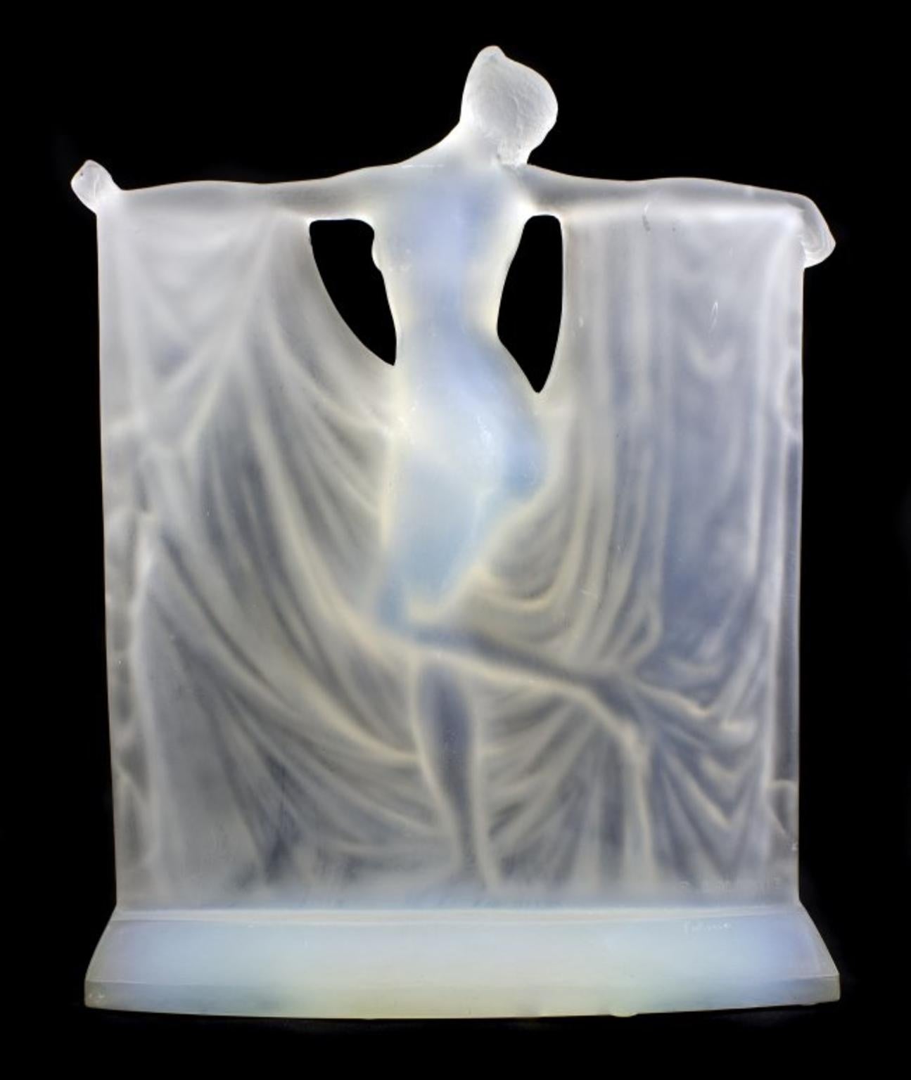 René Lalique 'Suzanne' Opalescent Glass Statuette In Good Condition In West Palm Beach, FL