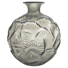 Antique René Lalique grey glass art deco Vase "Ormeaux"