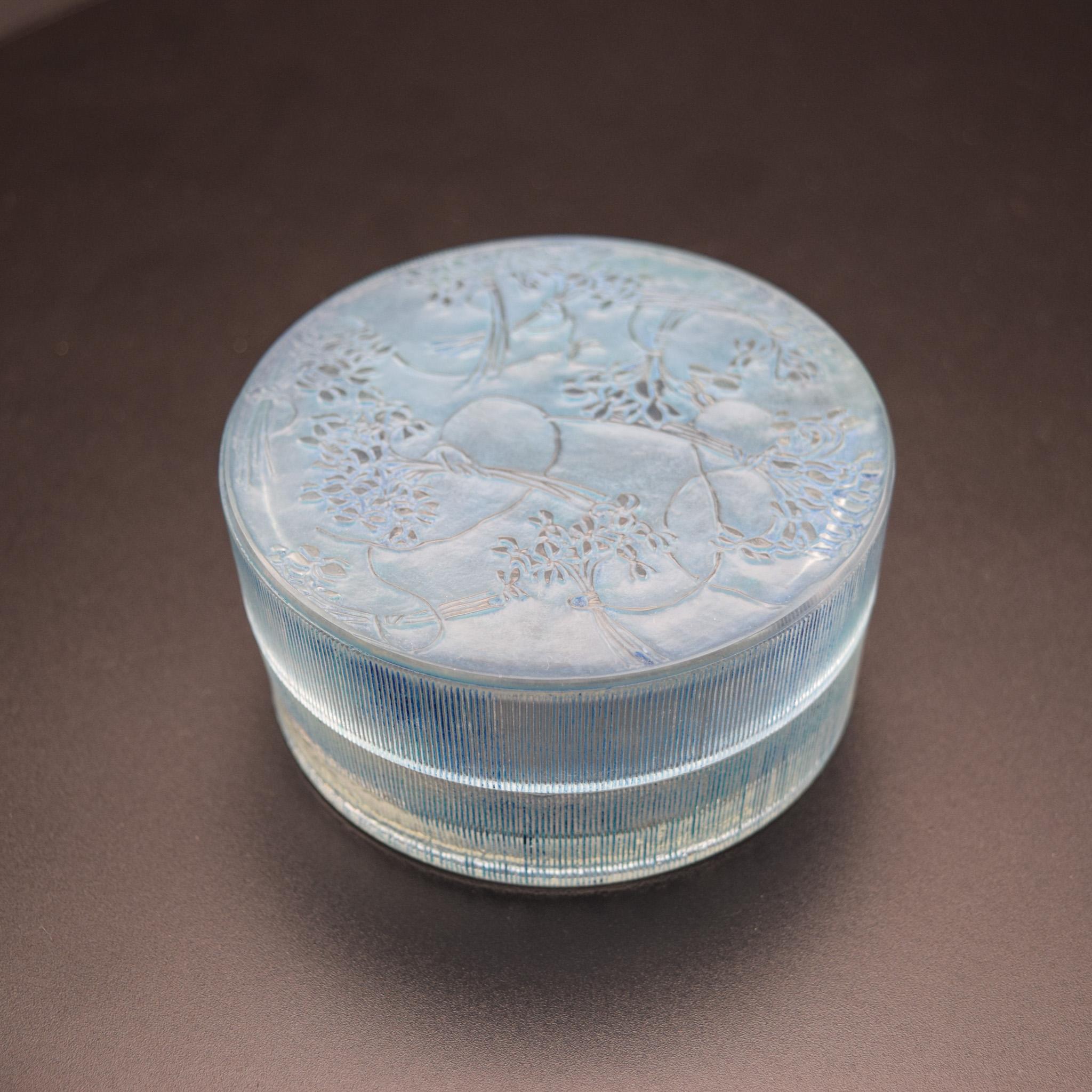 Rene Lalique  un jour Viendra blue stained box
Made for Arys Perfumery
un jour Viendra is French for a day will come

Marcilhac page 971
introduced in 1925


The condition is very good with no damage. One small visible mould line to the clear