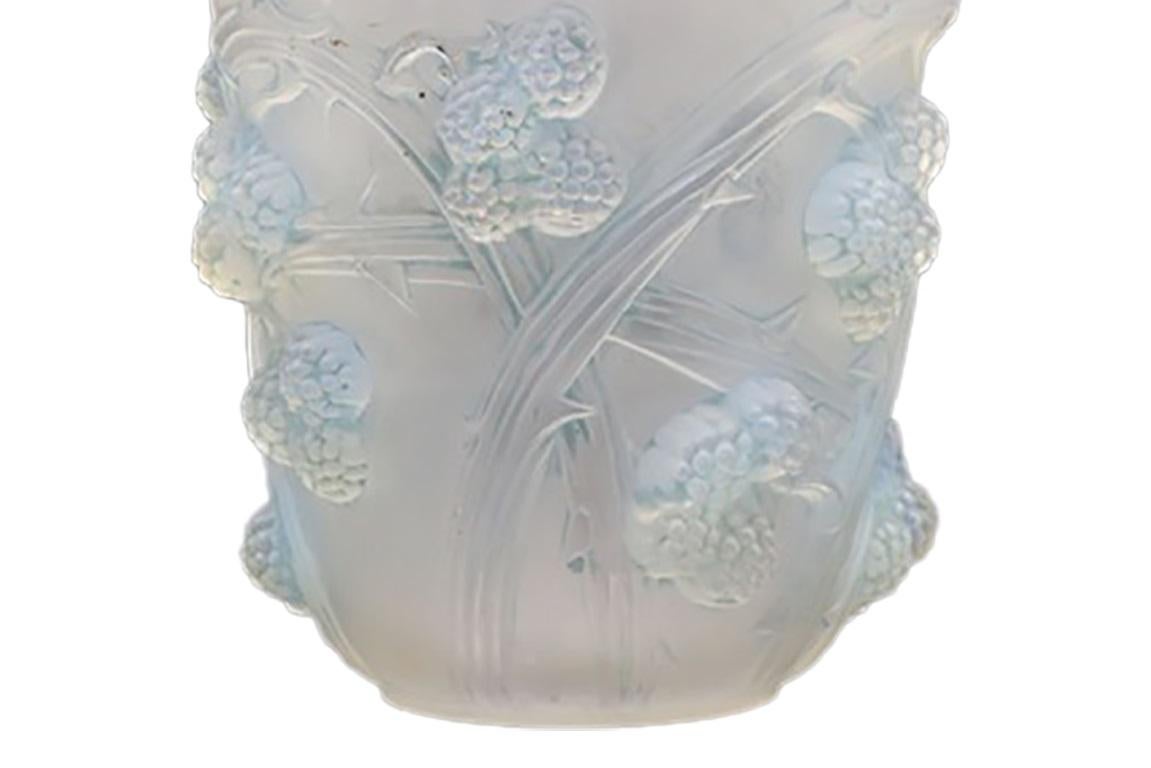 French René Lalique, Vase Blanc Opalescent For Sale