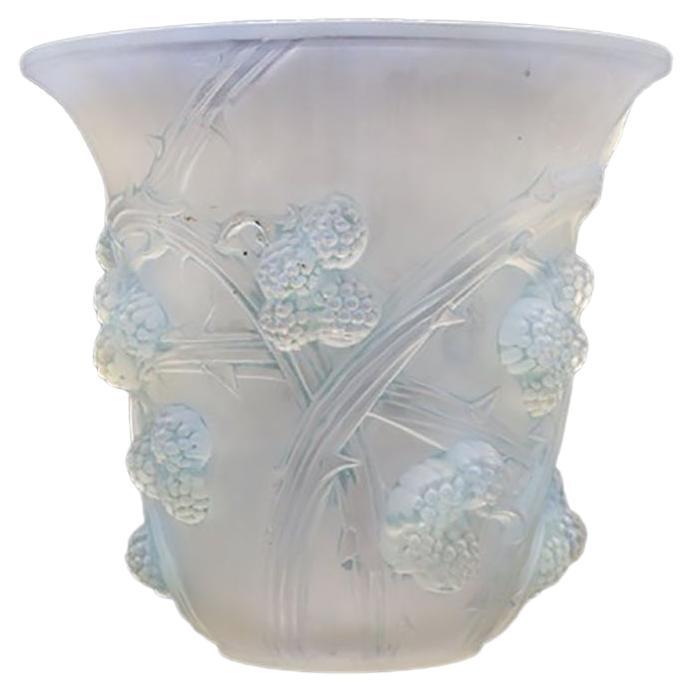 René Lalique, Vase Blanc Opalescent For Sale