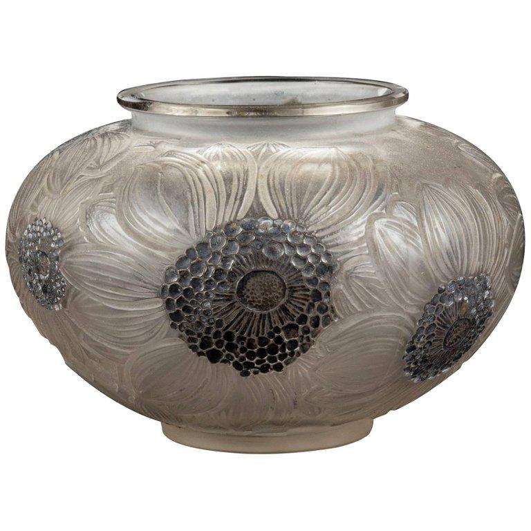 French René Lalique Vase Dalhias