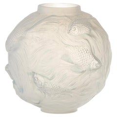 René Lalique: Vase "Formose" Opalescent Glass