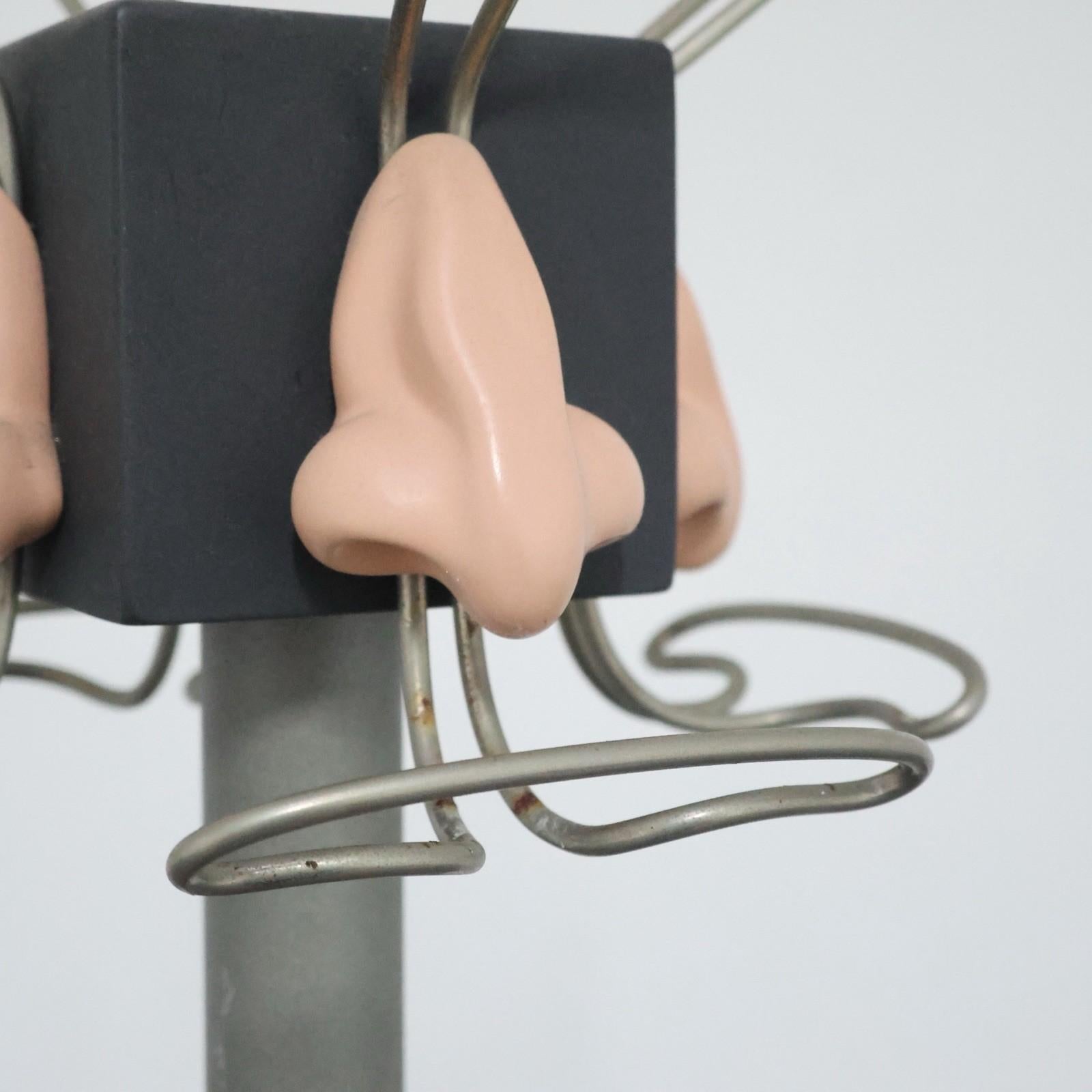 Metallo Renè Magritte Appendiabiti pezzo unico Scultoreo Antartidee Anni '80 in vendita